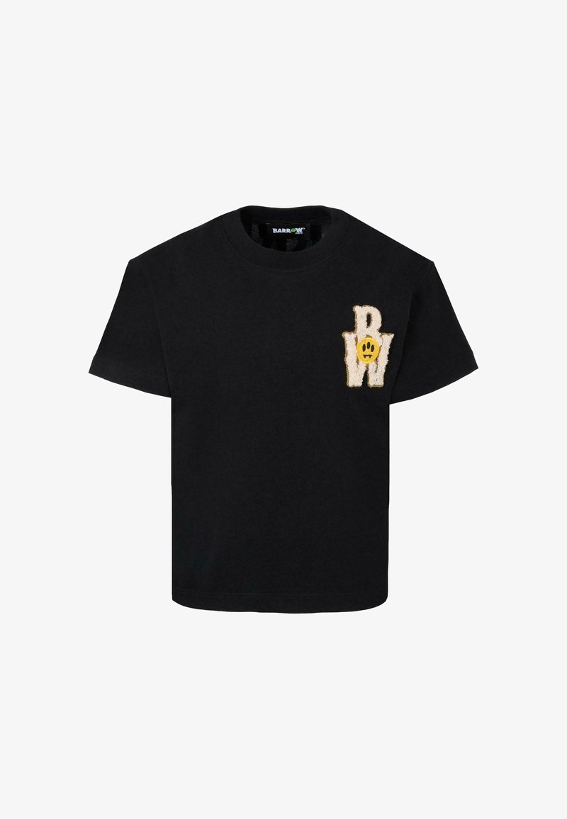 T-shirt nera in cotone con maniche corte, caratterizzata da un logo "BW" peloso e una faccina sorridente gialla nell'area sinistra del petto.