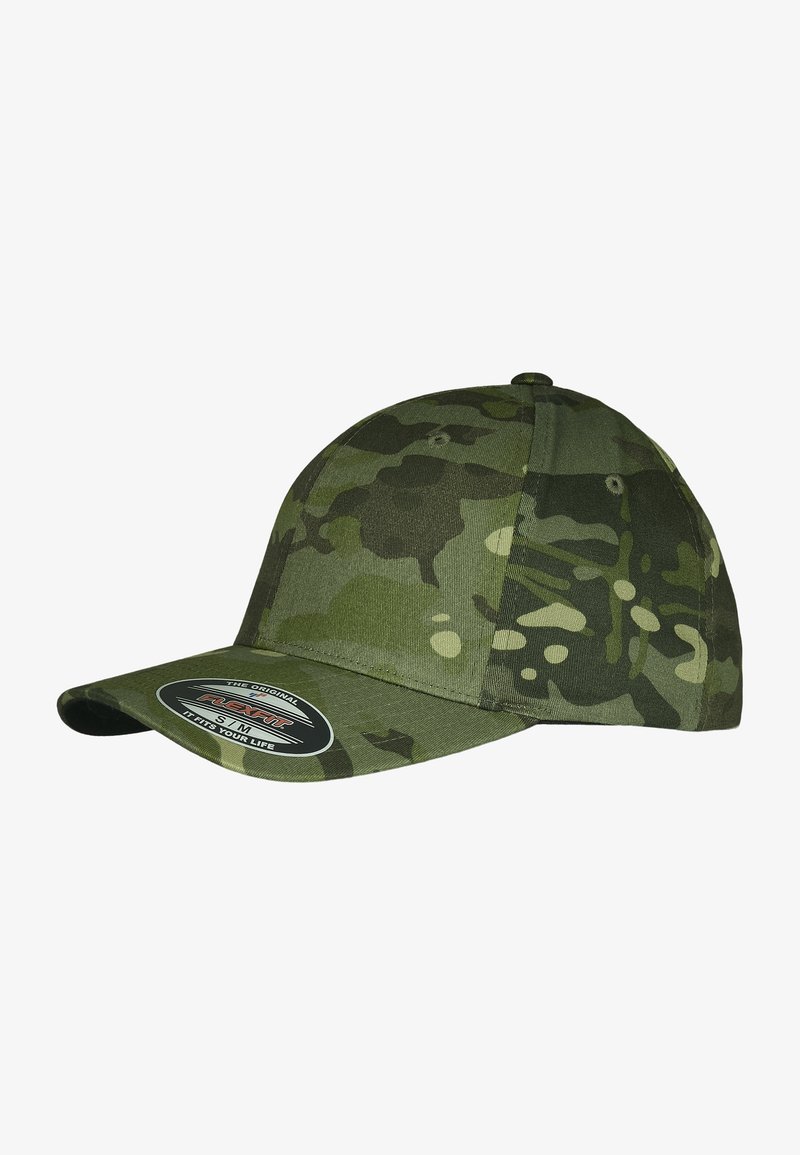Camo baseball cap in shades of green, featuring a curved visor and flexible fit design. Made from fabric with a smooth texture.