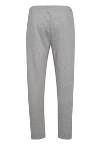 Graue Sweatpants aus einem weichen, leichten Baumwollmix, mit tapered Beinen und einem elastischen Bund. Keine sichtbaren Taschen.