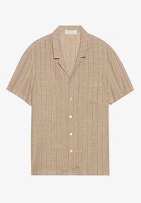 Lys ermet beige skjorte laget av teksturert stoff, med vertikale striper, en snittet krage, og en enkelt brystlomme med knapper.