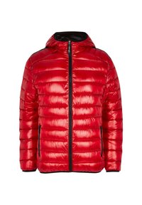 Doudoune rouge avec une finition brillante, dotée d'une capuche, d'une fermeture éclair noire et de poches latérales. Design matelassé avec des accents de couture horizontale.
