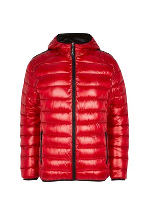 Rode pufferjack met een glanzende afwerking, voorzien van een capuchon, zwarte ritssluiting en zijzakken. Gequilte ontwerp met horizontale stikaccenten.