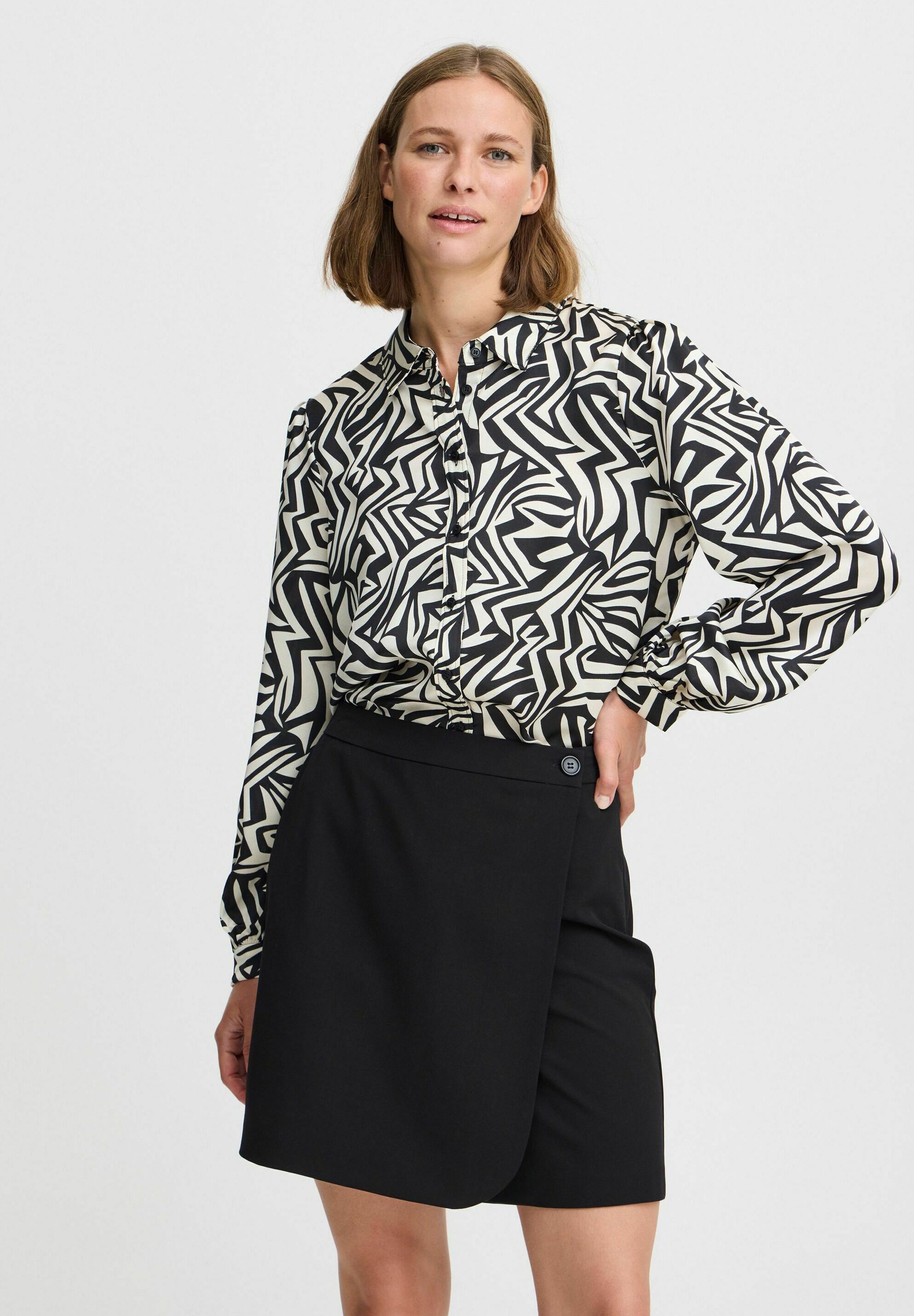 売れ筋商品|||ビーヤング シャツ レディース トップス BYJOSA CUFF SHIRT - Button-down blouse - black zigzag mix b.young BYJOSA CUFF SHIRT - Button-down blouse - black