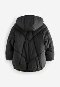 Veste d'hiver matelassée noire avec capuche, coutures matelassées et ourlet élastique, vue de dos sur fond blanc.