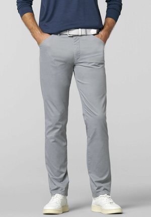 Light gray chinos with a slim fit, featuring side pockets and a white woven belt. Paired with white sneakers, displaying a casual look.