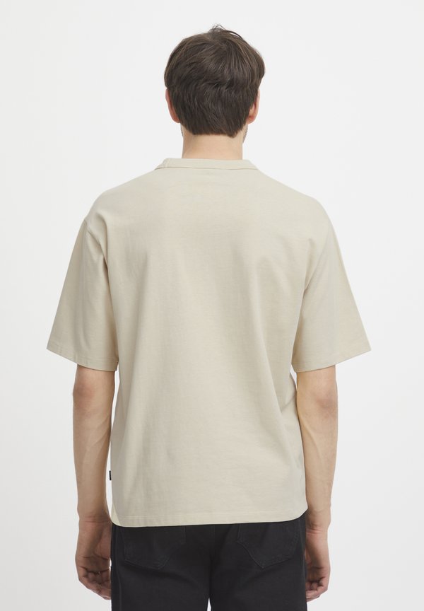 CFTue - Basic T-shirt - gravel2