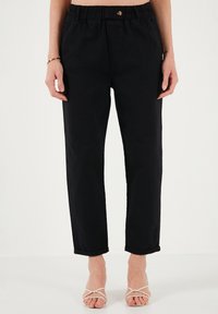REGULAR FIT - Broek - black
