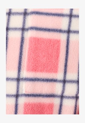 Tissu polaire doux avec un motif de carrés roses et rouges délimités par des lignes de grille bleu marine.