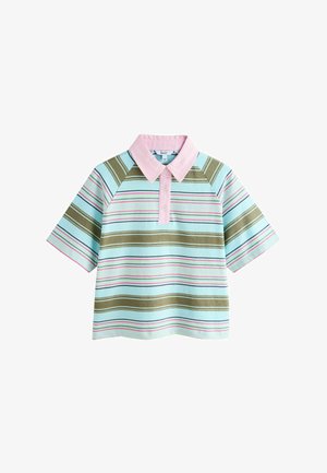 Poloshirt mit kurzen Ärmeln, pastellrosa Kragen und Knöpfen, mit horizontalen Streifen in Blau, Olivgrün, Pink und Schwarz auf hellblauem Stoff.