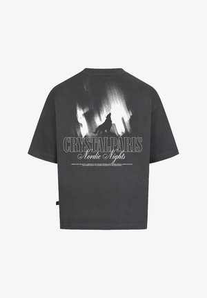 Graues, übergroßes T-Shirt aus Baumwolle, das auf der Rückseite eine schwarze Wolf-Silhouette und den Text "CRYSTALPARIS Nordic Nights" zeigt.