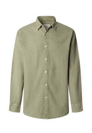 Chemise à manches longues vert olive clair avec col pointu et boutons blancs sur le devant, présentée sur un fond blanc uni.