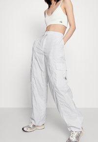Calvin Klein Jeans Tygbyxor - white