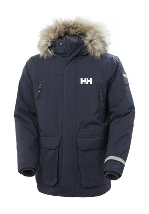 Granatowa parka z kapturem wykończonym sztucznym futrem, z wieloma przednimi kieszeniami i odblaskowymi akcentami. Wykonana z materiału odpornego na wodę.