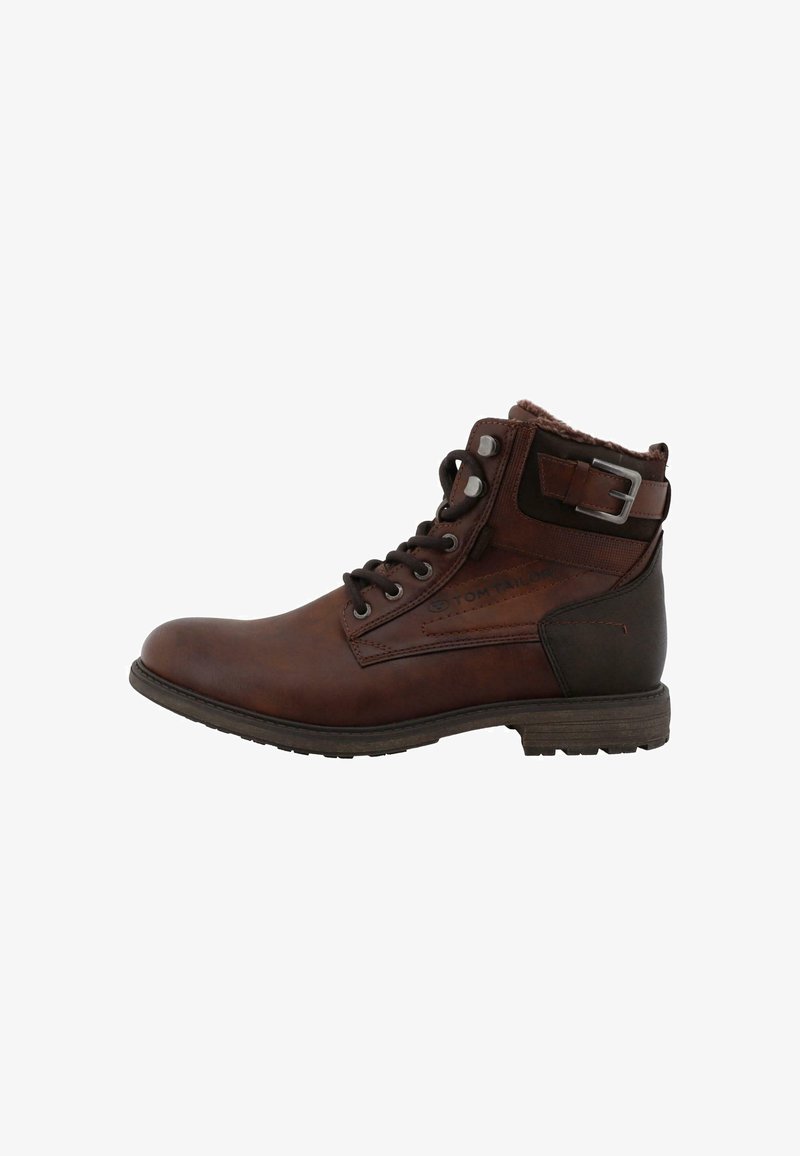 Braune Lederstiefelette mit Gummisohle, runder Zehenform, Schnürverschluss an der Vorderseite und Schnallendetail am Knöchel, mit strukturiertem Innenfutter.