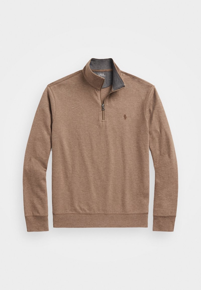 Brązowy męski sweter z długim rękawem, z zamkiem do ćwiartki i stójką, z małym haftowanym logo konia na lewej piersi.