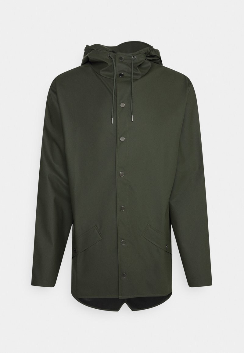 Groene waterdichte jas met capuchon, drukknoopsluiting, twee zijzakken en aantrekkoordjes. Glad textuur, relaxte pasvorm en langere achterkant.