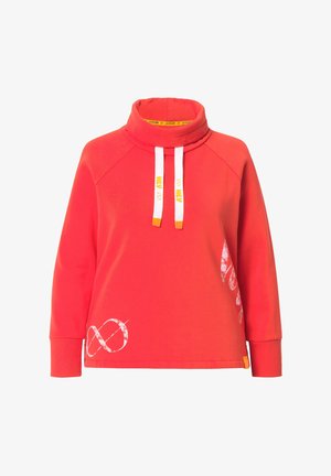 Maglione rosso brillante a maniche lunghe con collo alto, coulisse bianche con la stampa "HEY" e dettagli bianchi decorativi sui lati anteriori.