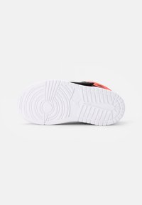 Jordan SKY JORDAN 1 - Sapatilhas - black, red