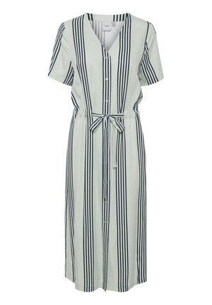 Šviesiai žalia, trumpomis rankovėmis suknelė su tamsiai mėlynomis vertikaliomis juostelėmis. Yra V formos iškirptė ir surišamas juosmuo pritaikytam tinkamumui. Minkšta audinio tekstūra.