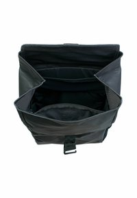 Borsa a tracolla nera con un design strutturato, scomparti interni, tracolla regolabile e chiusura a gancio. Realizzata in materiale durevole.