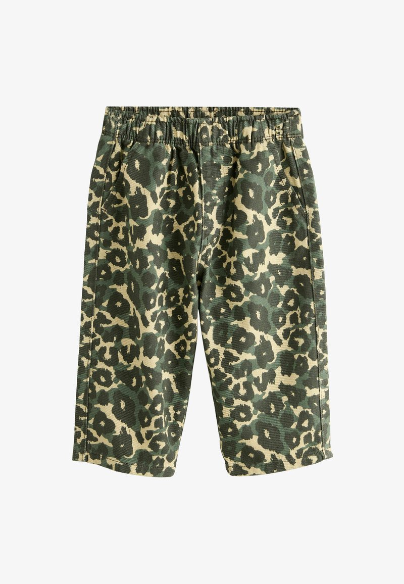 Shorts leopard print verde e beige con elastico in vita, caratterizzati da una morbida texture del tessuto e un design a taglio dritto.