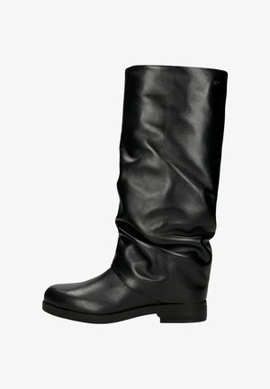 - Kowbojki i obuwie motocyklowe