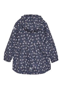 Marine regnjakke med små hvide og lyserøde blomster, elastiske manchetter, indsamlet talje og hætte. Har logo på siden.