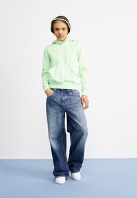 Nike Sportswear HOODIE - Pulover s kapuco - vapor green