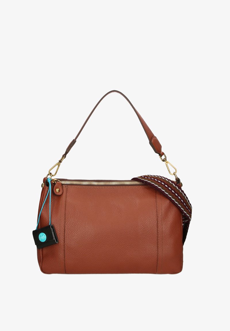 Borsa a mano in pelle marrone con finitura texture, zip dorata e tracolla staccabile con un motivo intrecciato in marrone e bianco.