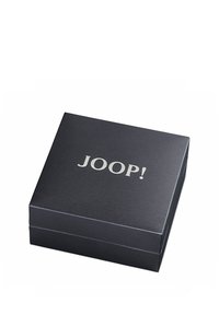 Scatola regalo nera con texture e logo argentato "JOOP!" sul coperchio, caratterizzata da una forma rettangolare e un design con cerniera.