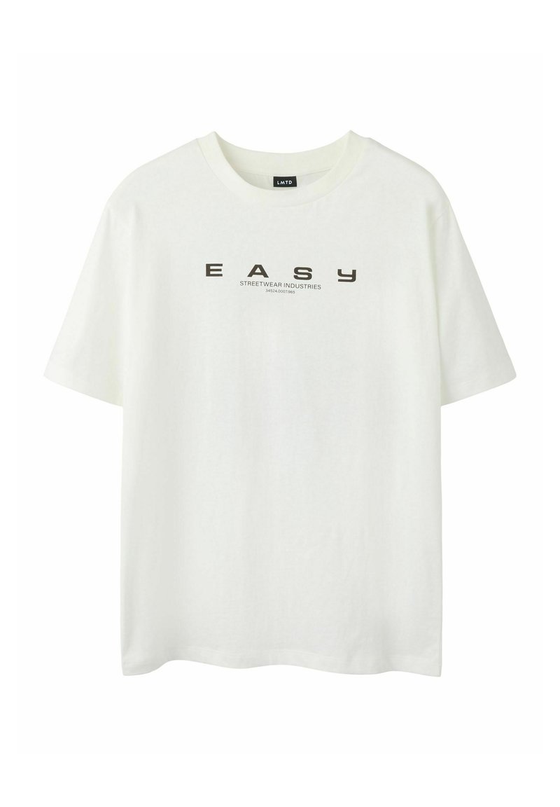 Biała bawełniana koszulka z krótkim rękawem, okrągłym dekoltem i tekstem z przodu "EASY STREETWEAR INDUSTRIES" w pogrubionej czarnej czcionce.