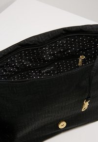 Kipling Skuldertasker - black