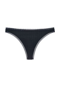 String noir avec bordure en dentelle le long de la ceinture et des ouvertures pour les jambes, fabriqué en tissu doux avec une texture lisse.