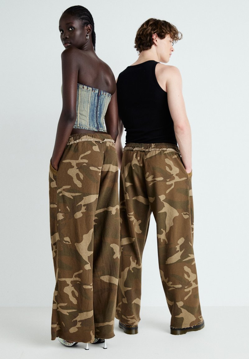 Jaded London MONSTER JOGGERS UNISEX - Tracksuit bottoms - camo 