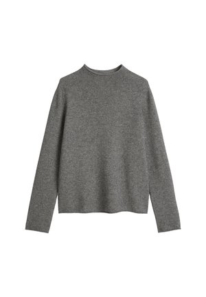 Szary sweter z długim rękawem i okrągłym dekoltem, wykonany z miękkiej, teksturowanej tkaniny. Prosty design, prosty krój, bez widocznych ozdób.