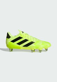 Chaussure de football Adidas en vert lime vif avec des rayures noires. Caractéristiques : design léger, tige texturée et six crampons métalliques.