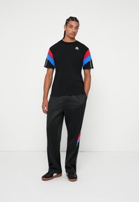 Kappa BANDA ORESTE - Tepláky - black/red racing/blue sea