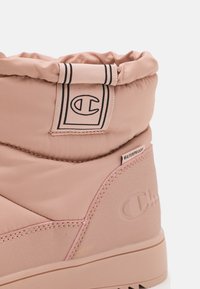 Champion MONTANA UNISEX ciemnoliliowy