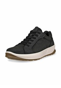 Sneaker nere realizzate in suede e materiali sintetici, con una suola intermedia di colore crema, dettagli testurizzati e un design classico con lacci.