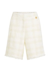 Short blanc texturé avec un motif tissé, doté d'un ourlet effiloché et d'un accent logo doré sur le côté.