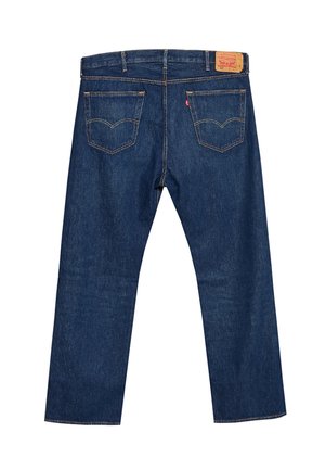 Dunkelblaue Jeans aus Denim, von hinten gezeigt, mit zwei Gesäßtaschen, gelben Nähten und einem braunen Lederlogo auf dem Bund.