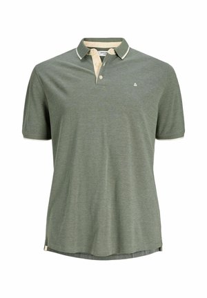 Olīvzaļa polo krekls ar īsām piedurknēm, ar krēmkrāsas apkakli un apdari. Iespējo priekšējo pogu slīdni ar divām pogām un logotipa akcentu.