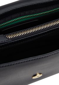 Tommy Hilfiger FRESH SHOULDER CROSSOVER  - Käekott - space blue