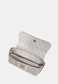 Borsetta con motivo floreale in beige chiaro, dotata di chiusura a scatto magnetico, due scomparti interni e una striscia di accento bianca.