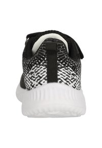 Schwarzer und weißer Sportschuh mit einem strukturierten Stoff-Obermaterial, gepolstertem Kragen und einer weißen Gummisohle mit einem gemusterten Design.