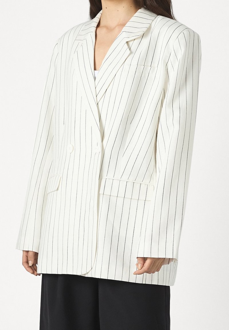 Gestuz Manteau court - off-white