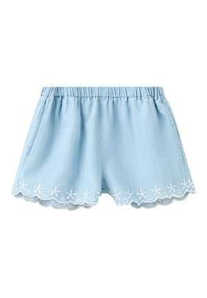 Shorts bleu clair à taille élastique avec broderie blanche d'étoile de mer le long de l'ourlet festonné et poches latérales.