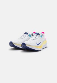 Nike Performance REACTX INFINITY  - Pantofi de alergare pe asfalt - photon dust/deep royal blue/white/saturn gold/fierce pink/aquarius blue