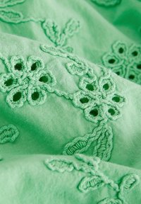 REGULAR FIT TEXTURED FLORAL BRODERIE LONG SLEEVE - Blouse - green
