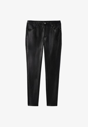 Sorte bukser i faux læder med slim fit, fem lommer og knaplukning. Glat tekstur, ingen synlige mønstre eller accenter.